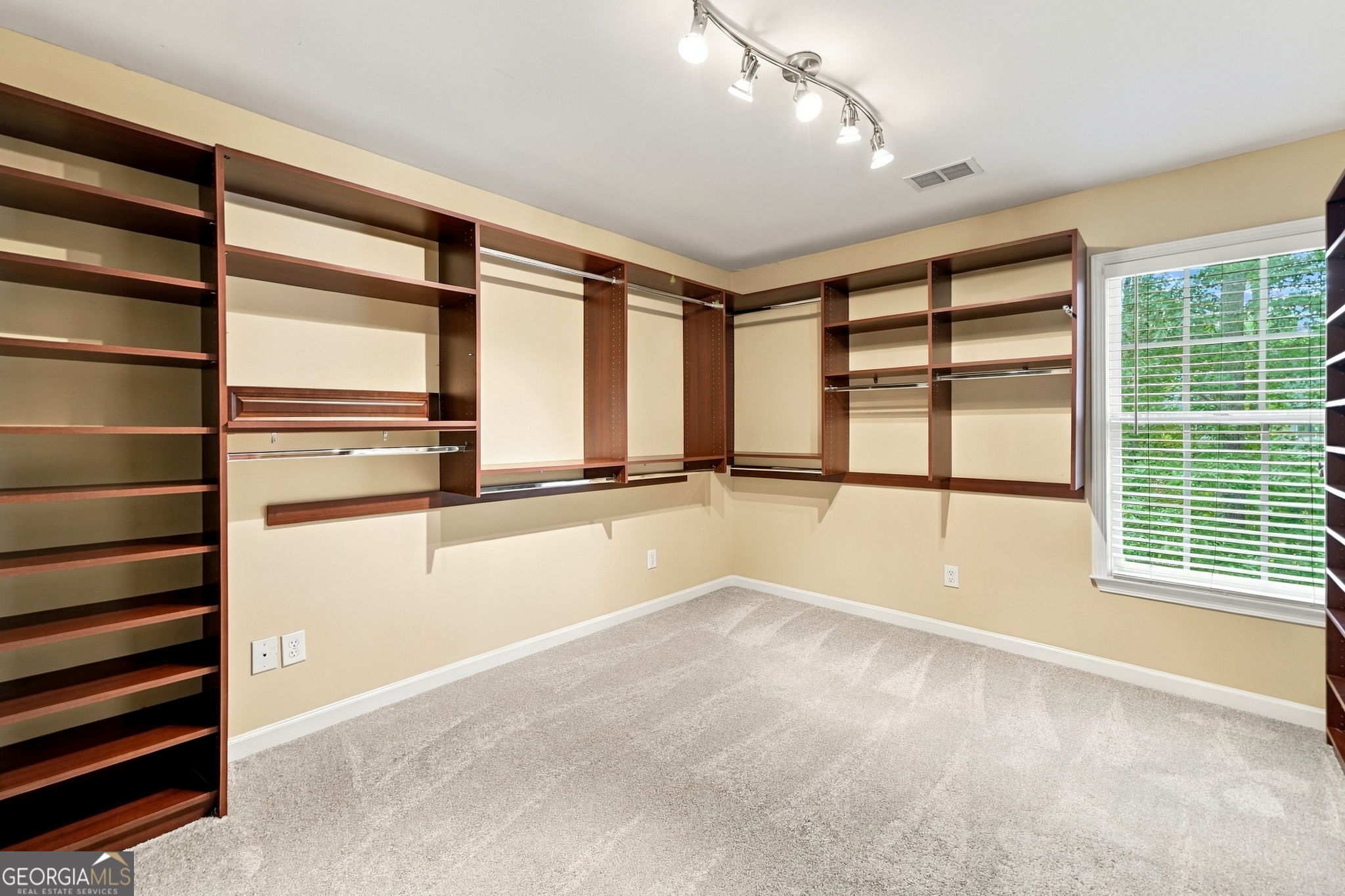 625 Briars Bend Property Photo 32