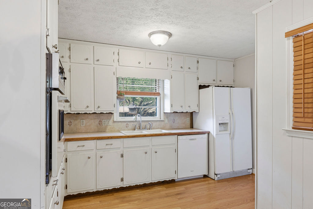 20 Little Valley Road Property Photo 5