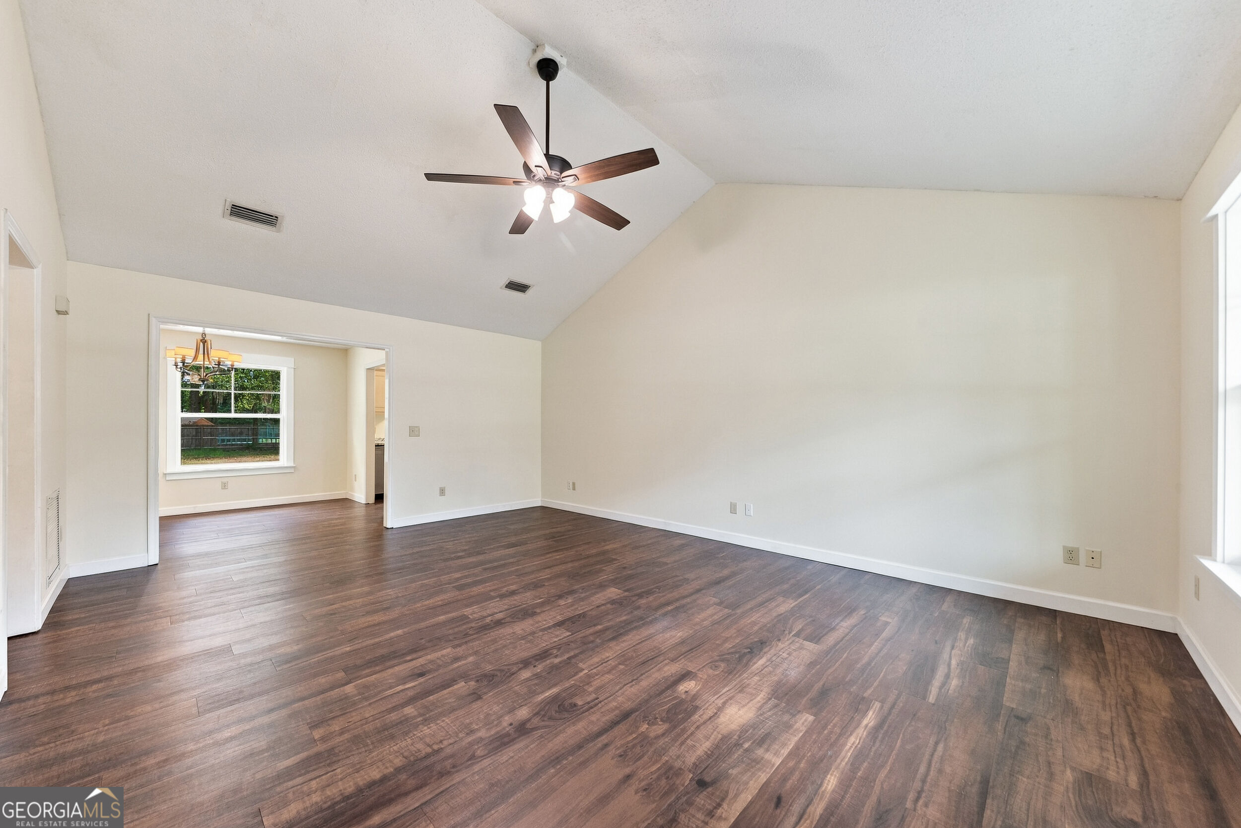 703 E Bay Avenue Property Photo 6