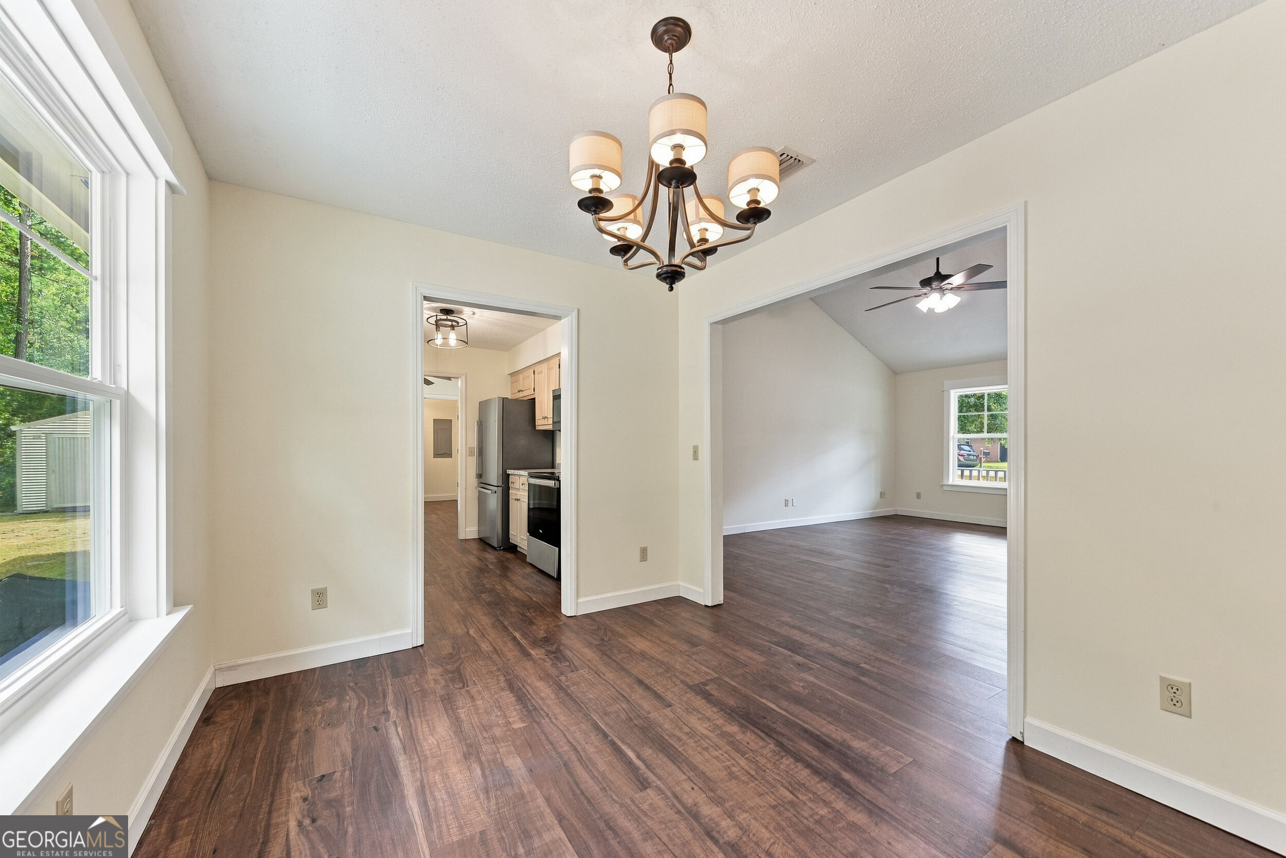 703 E Bay Avenue Property Photo 18