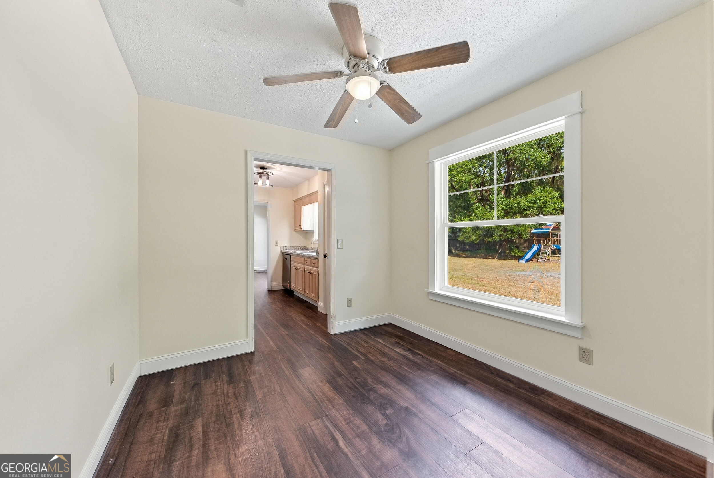 703 E Bay Avenue Property Photo 23