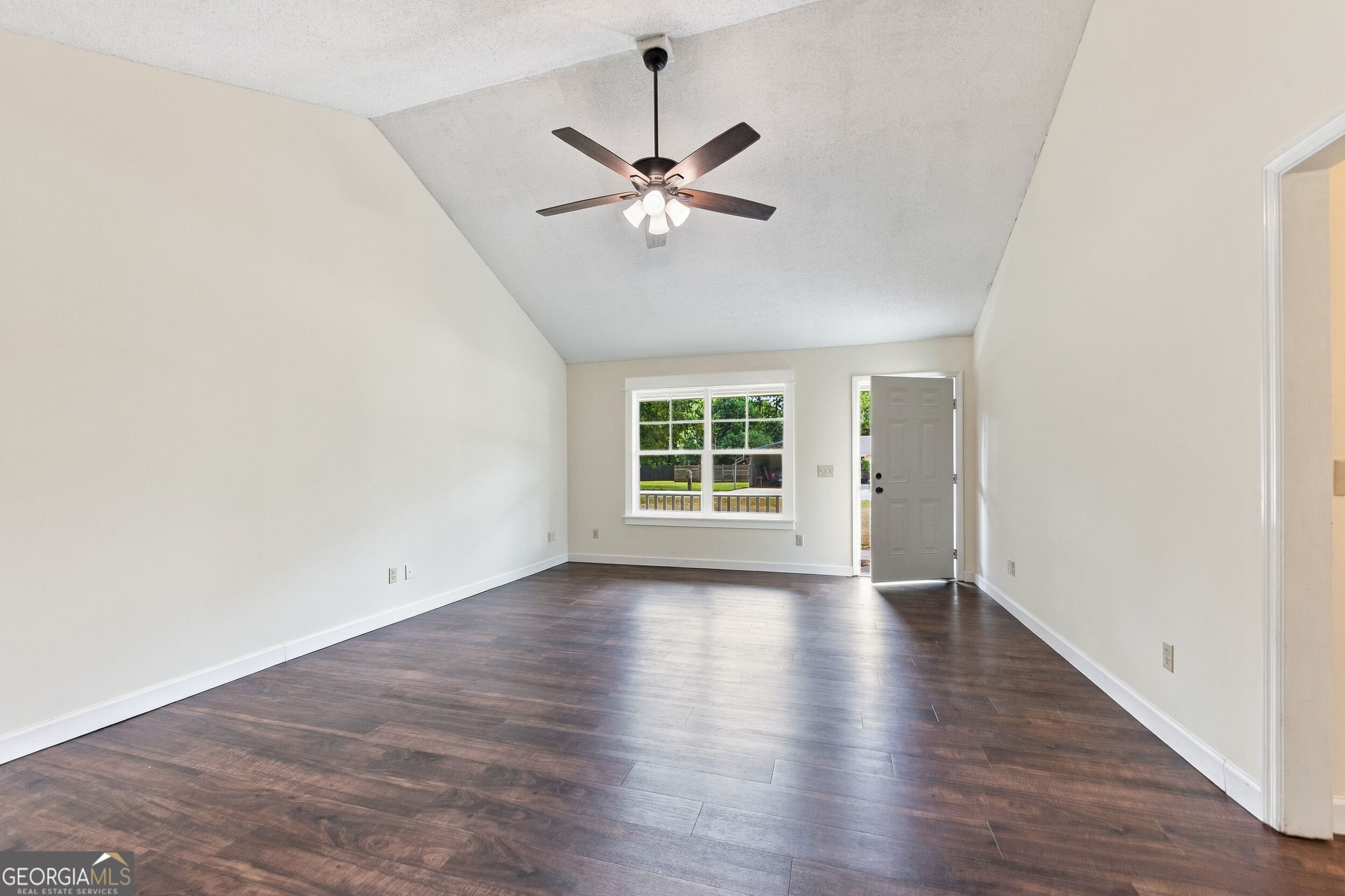 703 E Bay Avenue Property Photo 29