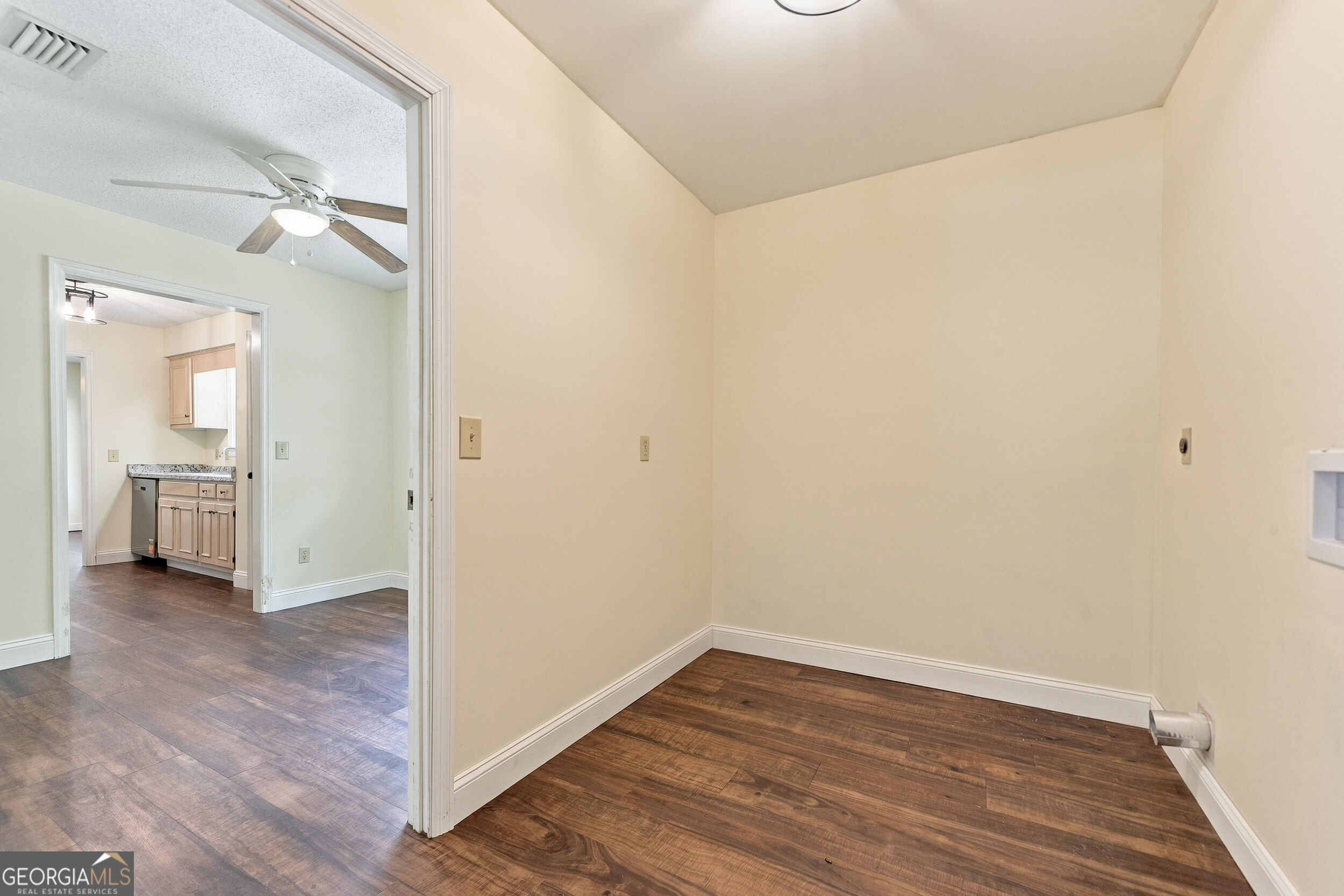 703 E Bay Avenue Property Photo 39