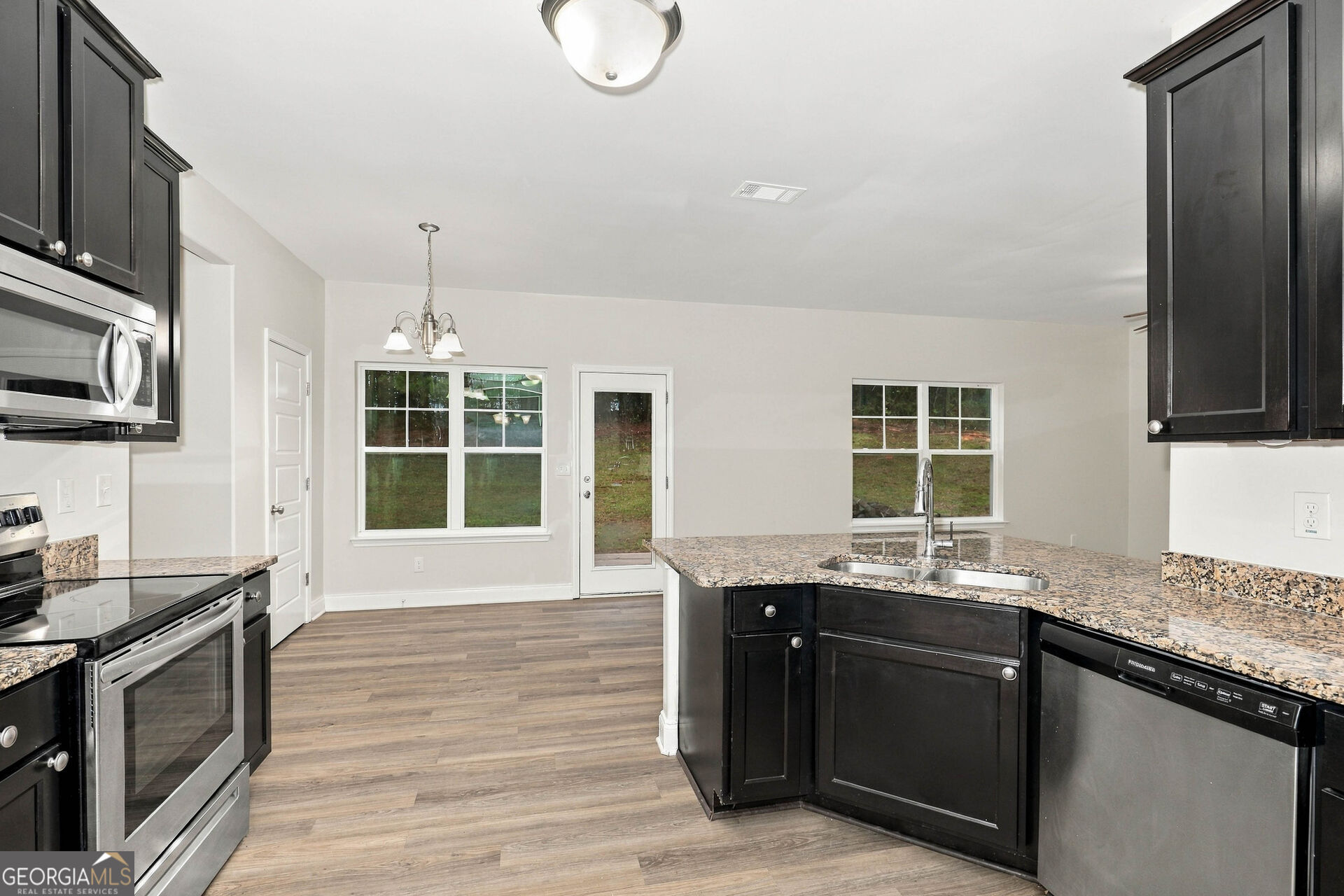 210 Glenview Trail Property Photo 7