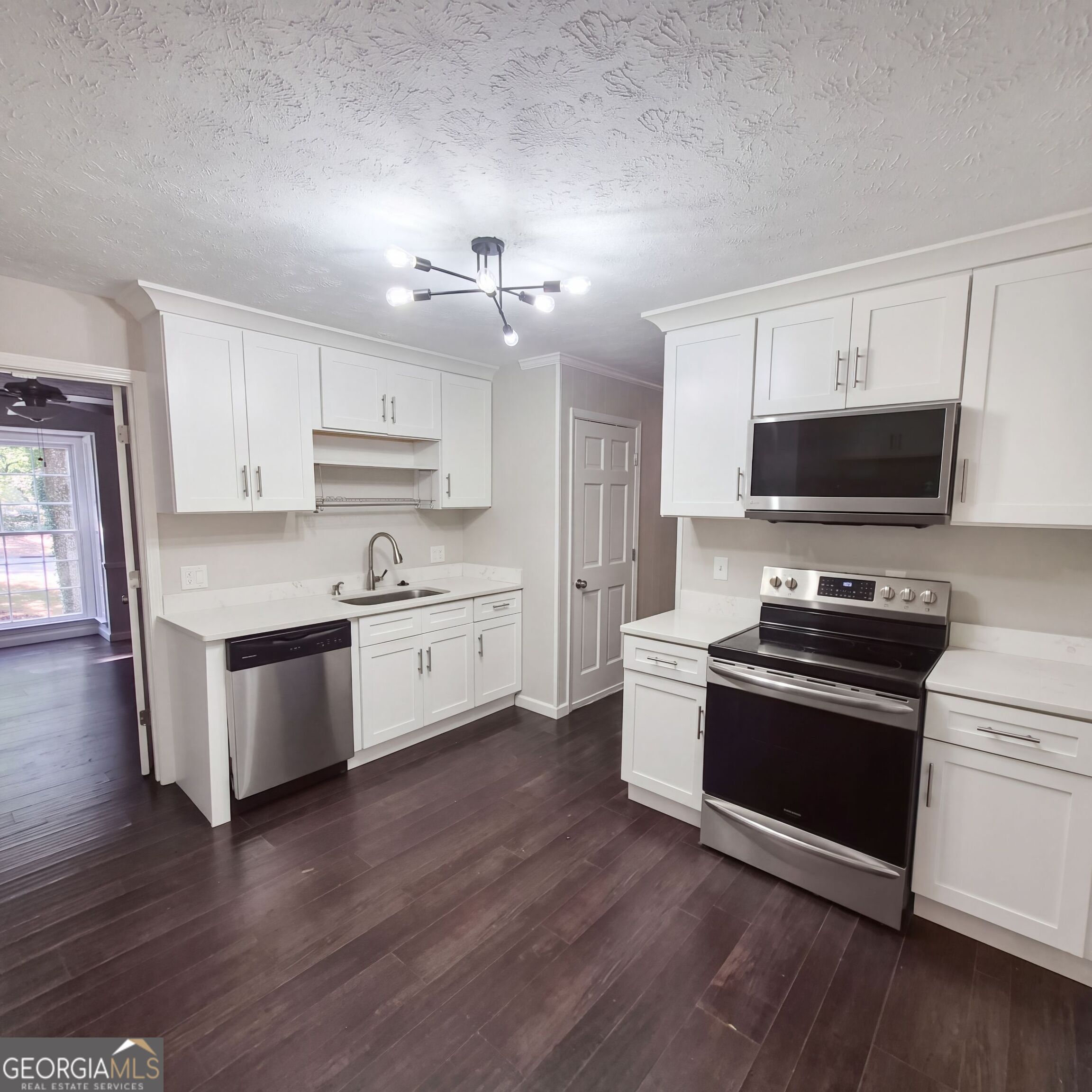 2201 Brookfield Circle Property Photo 2
