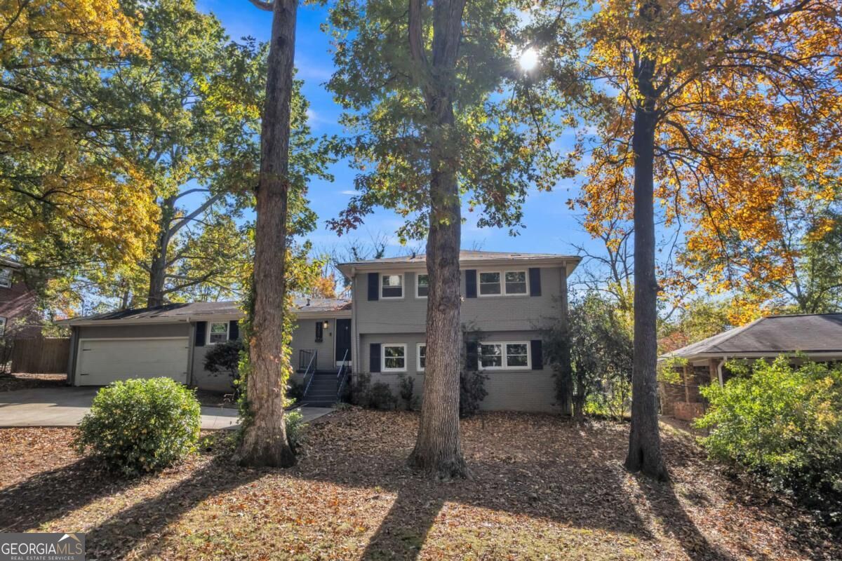 2363 Oakridge Court Property Photo 1