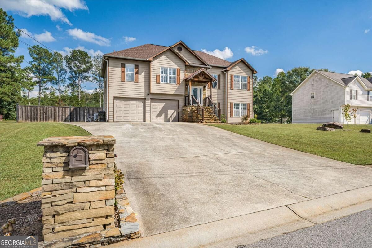 448 Summer Creek Drive Property Photo 2