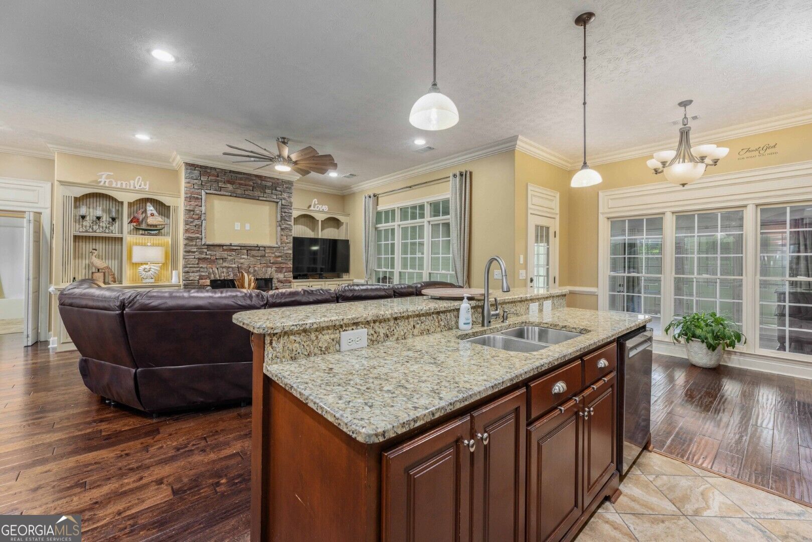 8013 Imperial Court Property Photo 15
