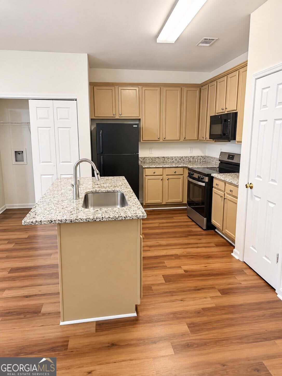7632 Rutgers Circle Property Photo 5