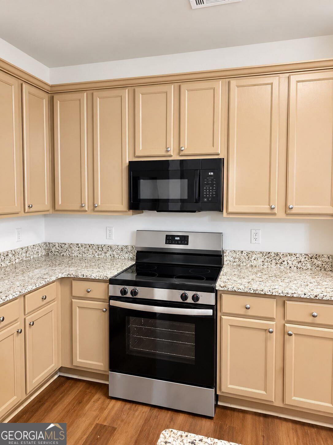 7632 Rutgers Circle Property Photo 6