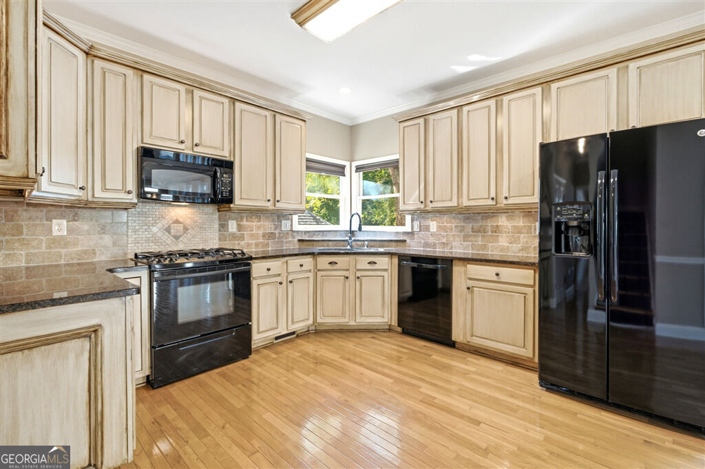 4343 Clairesbrook Lane Property Photo 18