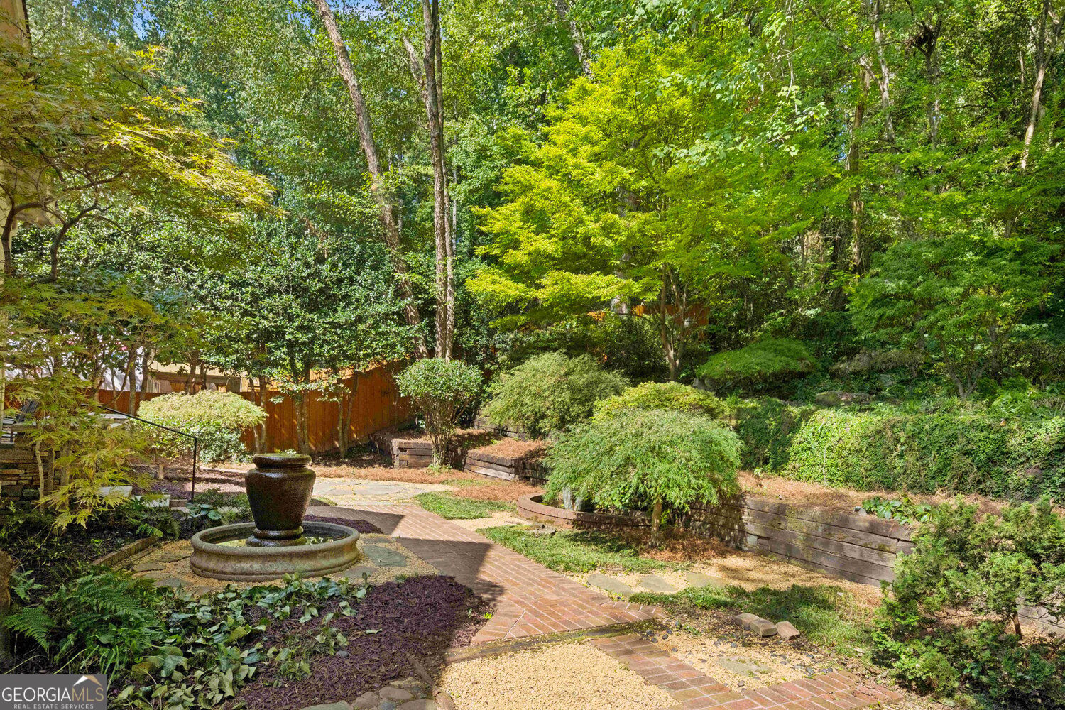 576 Pelham Road Ne Property Photo 4