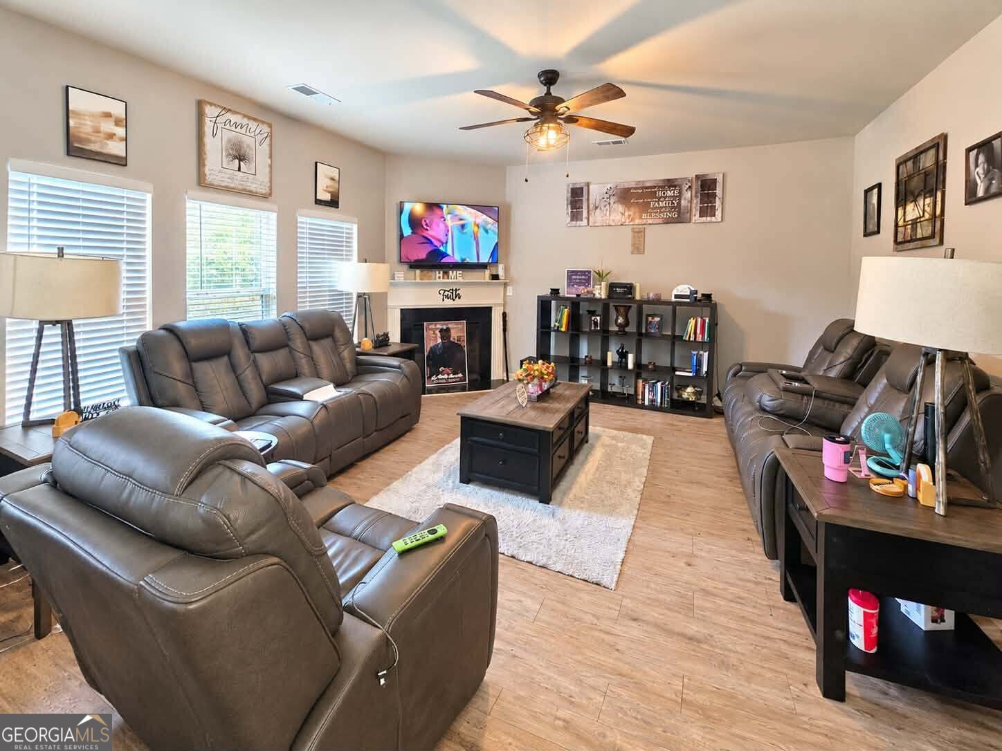 585 Emporia Loop Property Photo 5