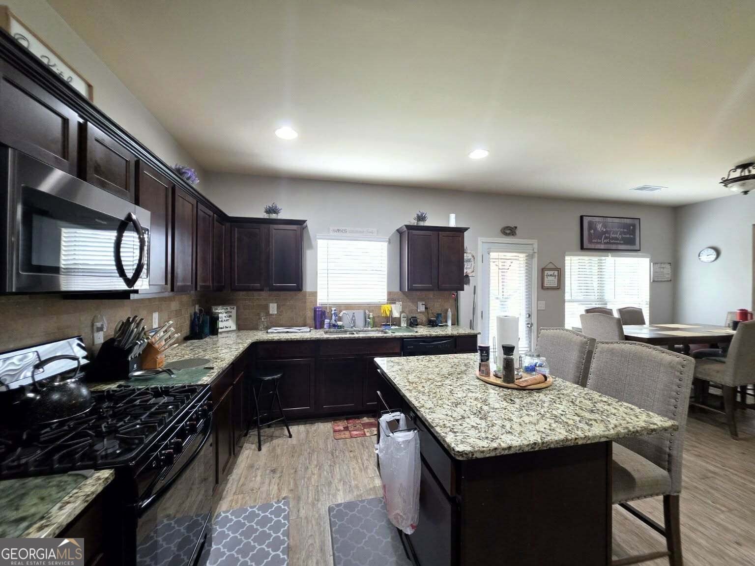585 Emporia Loop Property Photo 8