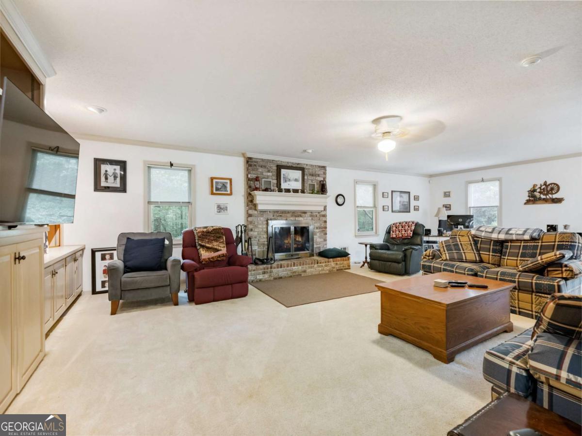 1334 Criswell Road Se Property Photo 10