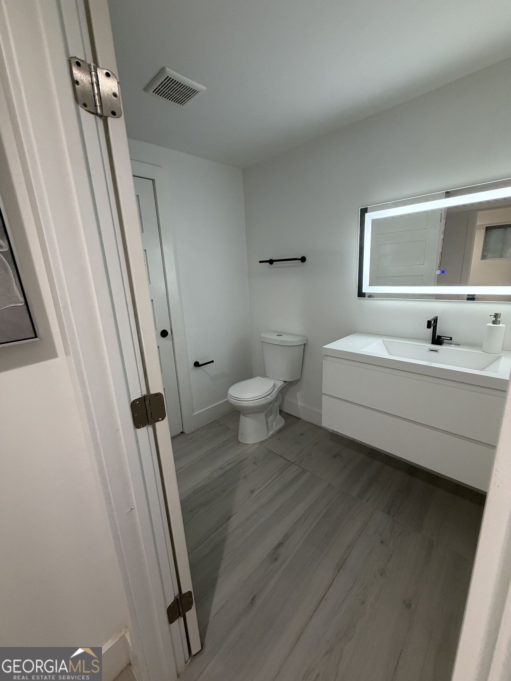 1637 Emerald Avenue Property Photo 12
