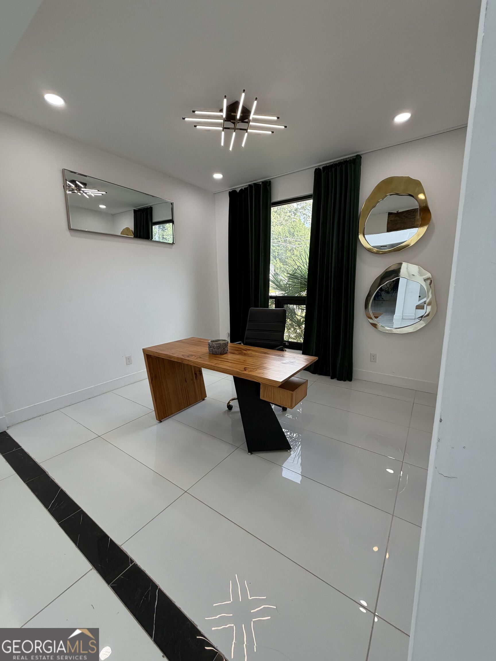 1637 Emerald Avenue Property Photo 33