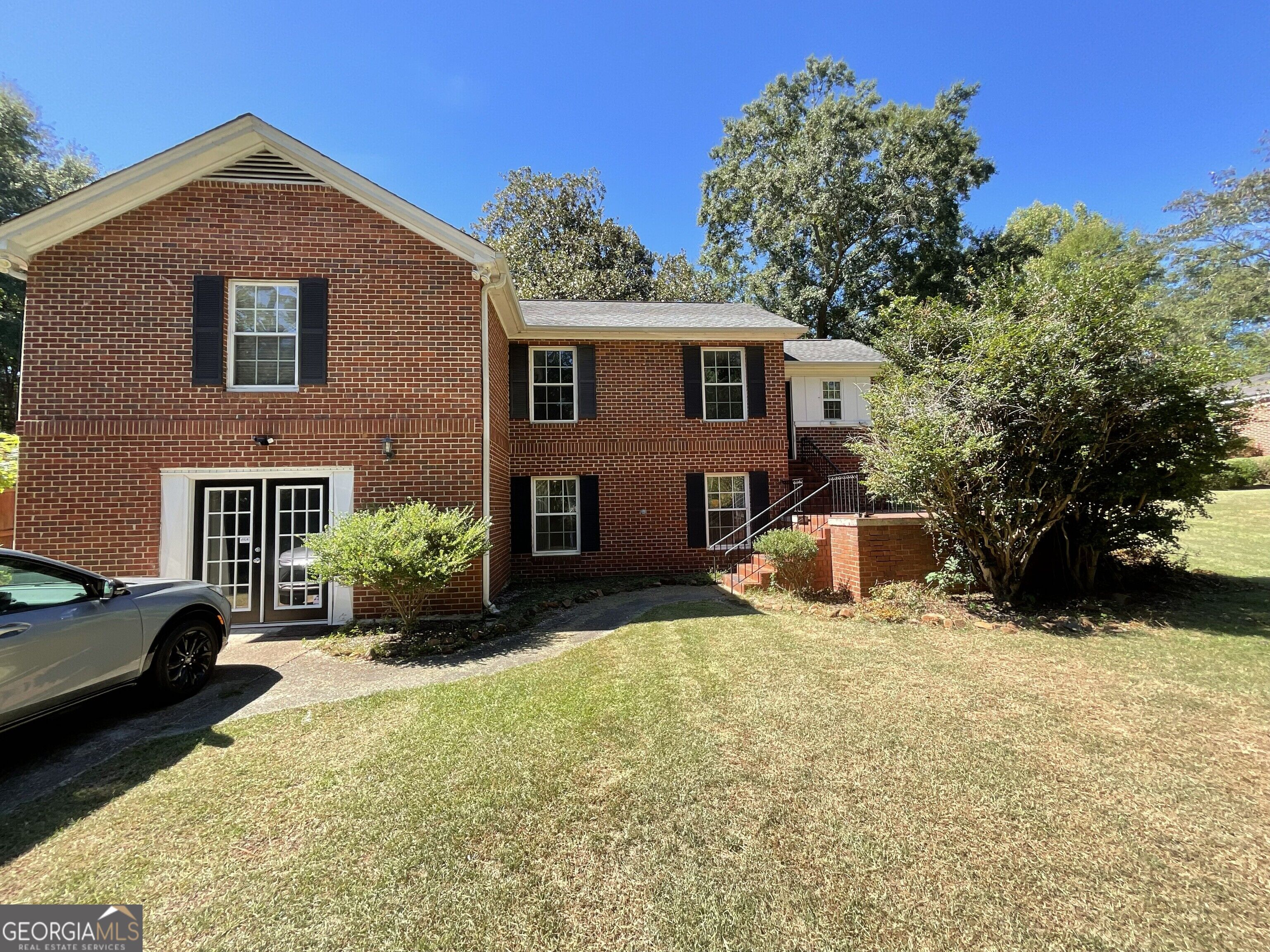 430 W Buford Road Property Photo 1
