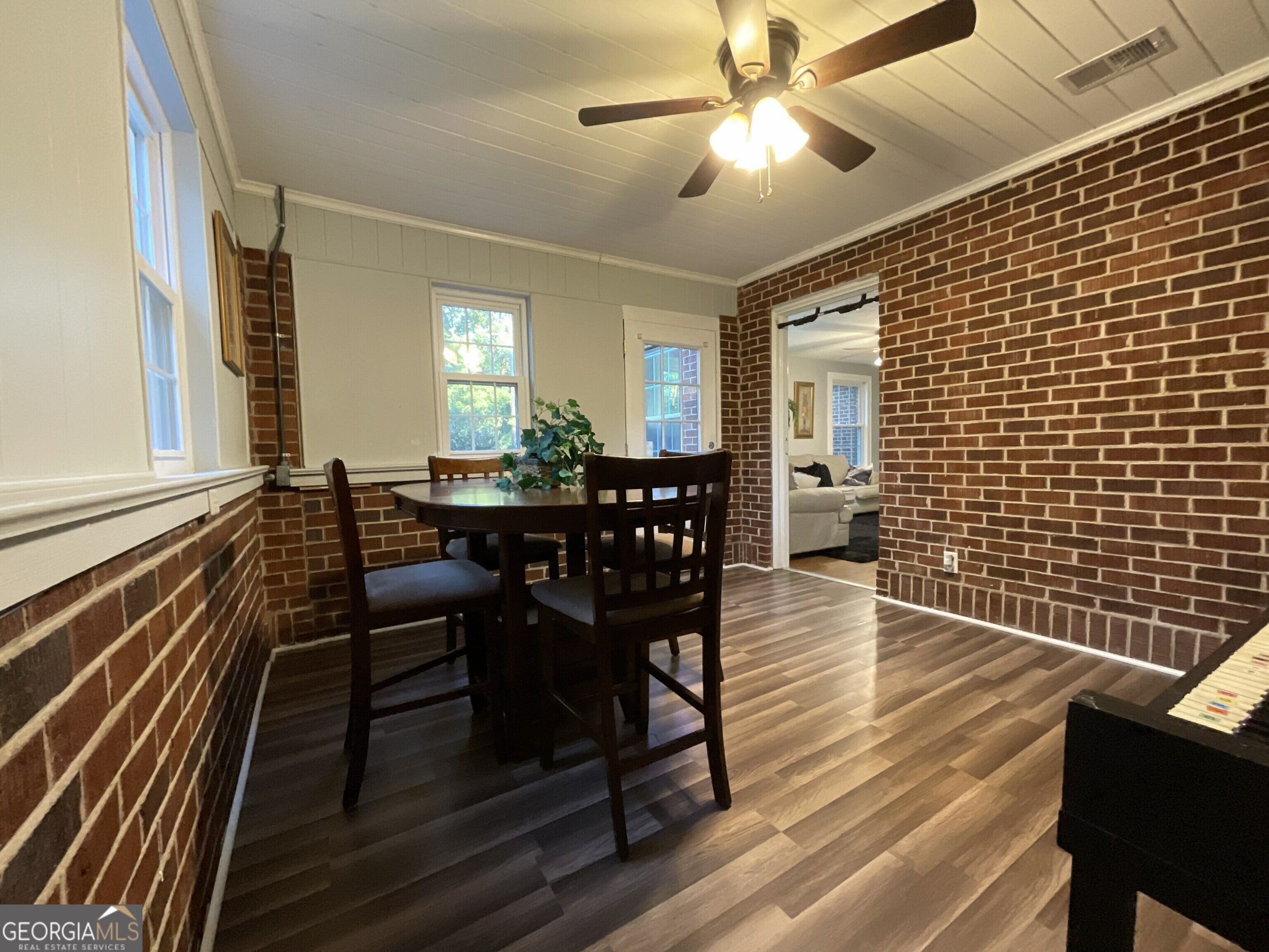 430 W Buford Road Property Photo 5