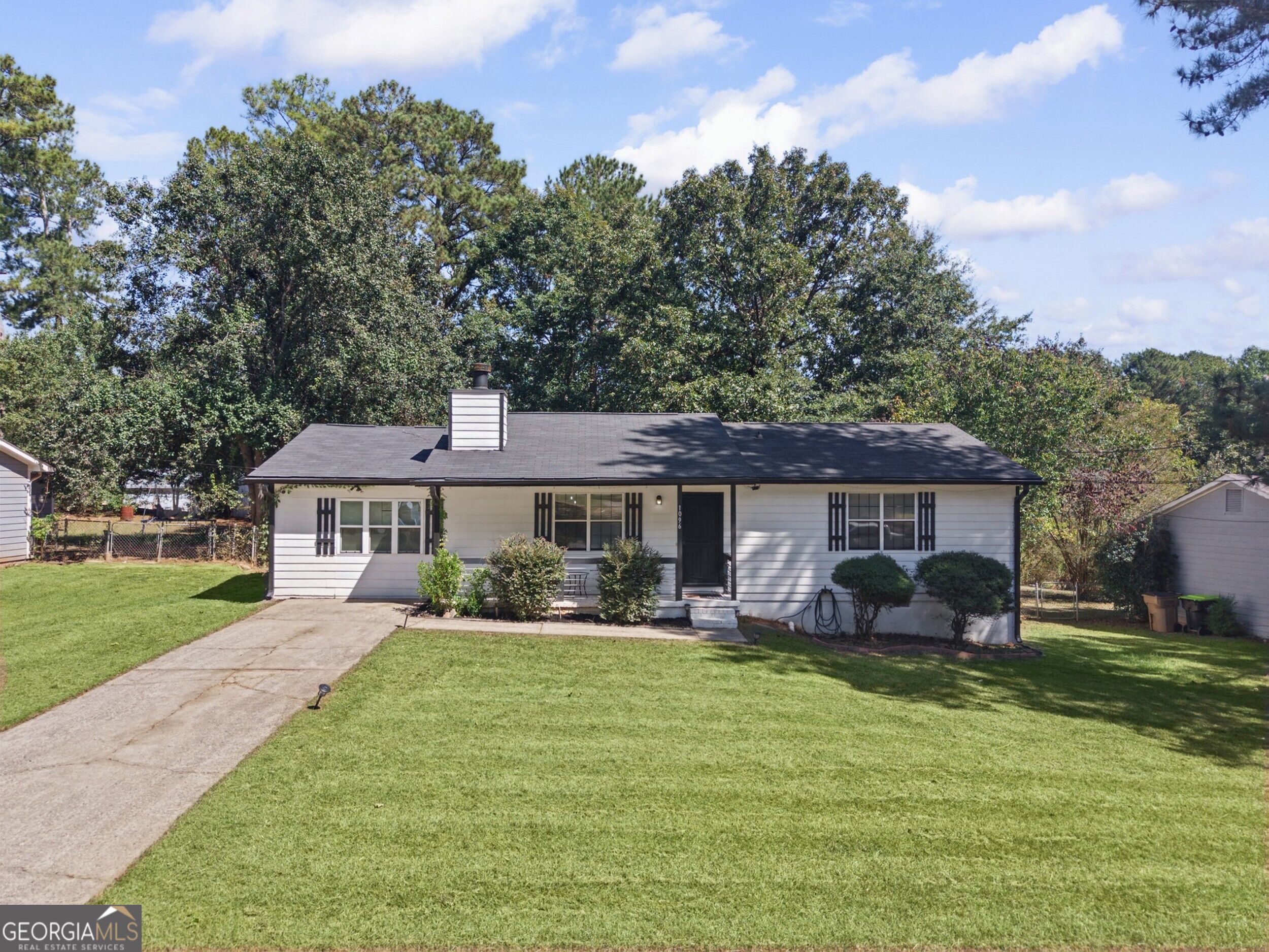 1096 Greendale Lane Property Photo 1