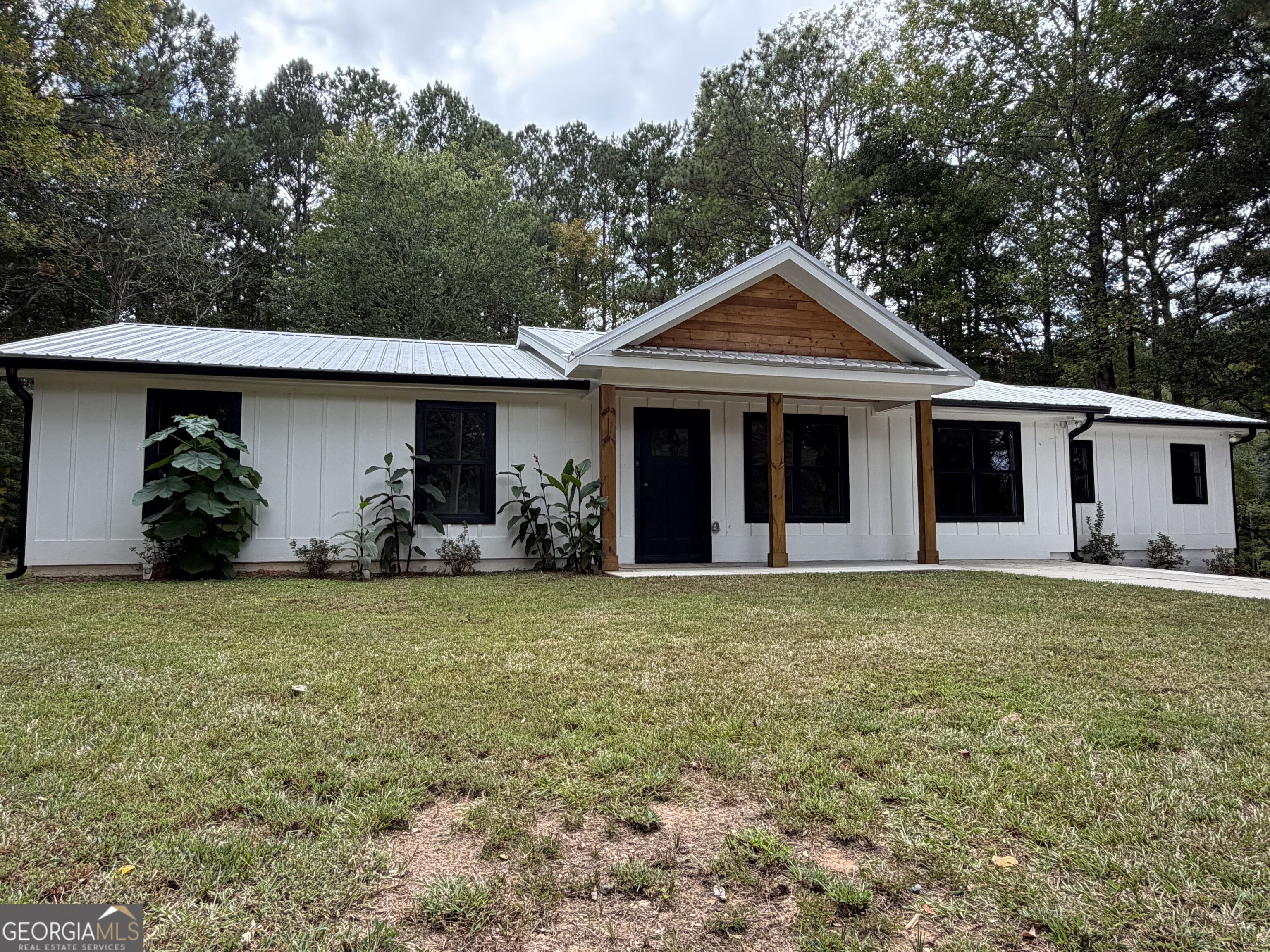 392 Ga Highway 74 Property Photo 1