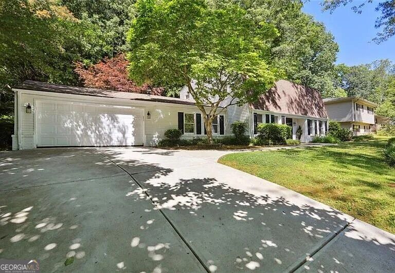 4234 Long Branch Court NE Property Photo 1