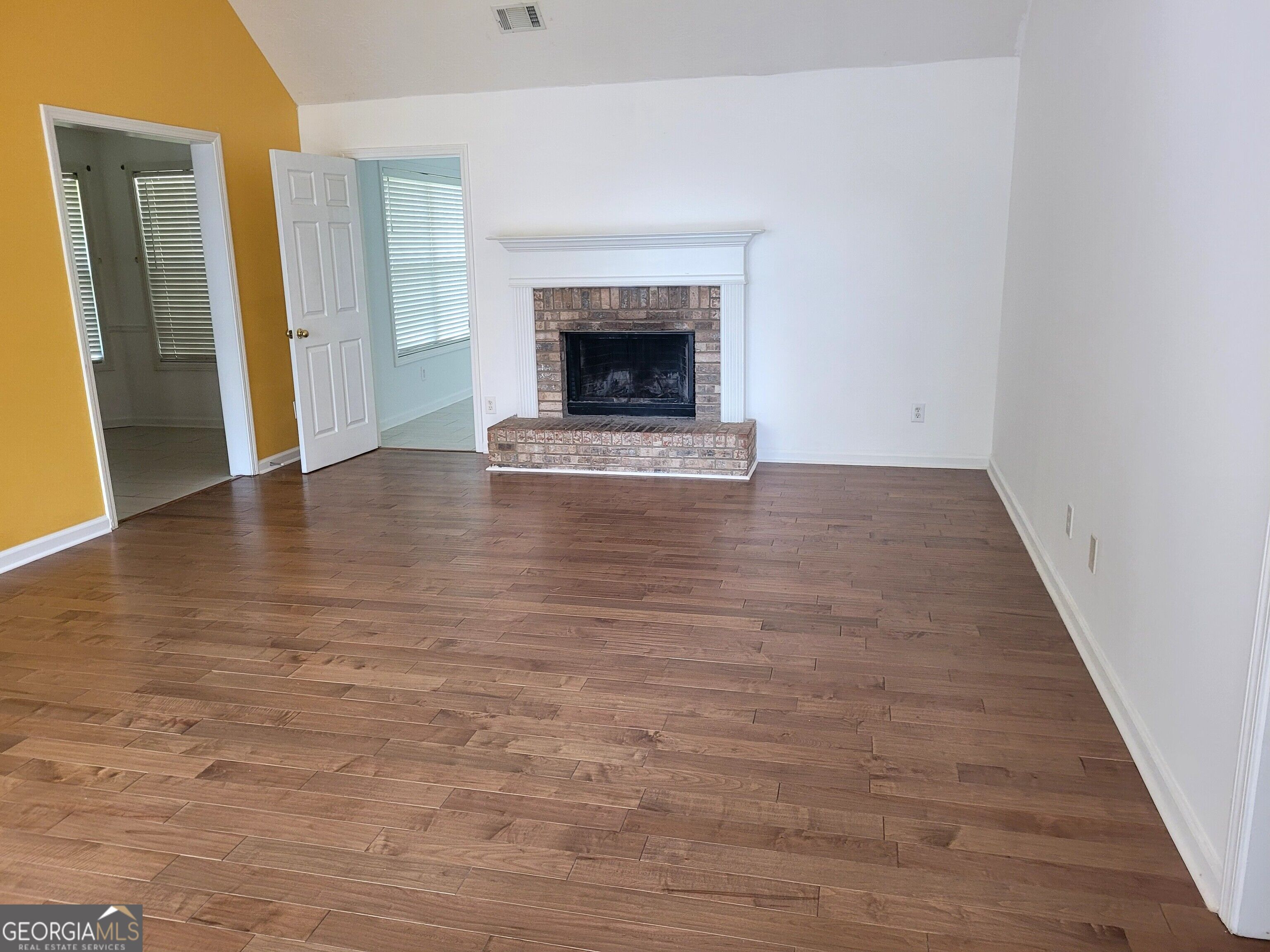 2360 Pettit Drive Ne Property Photo 3
