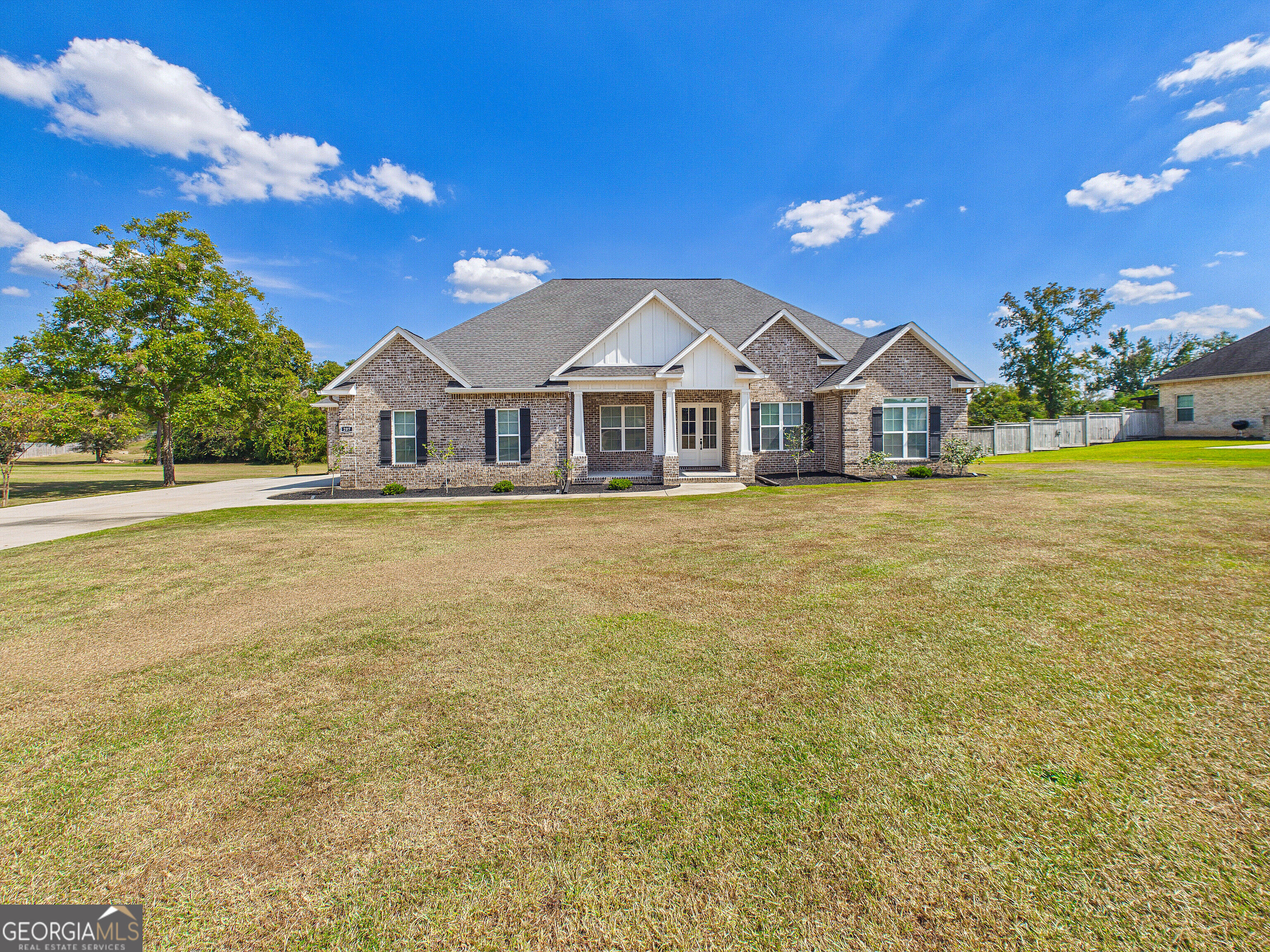 207 Yale Circle Property Photo 1