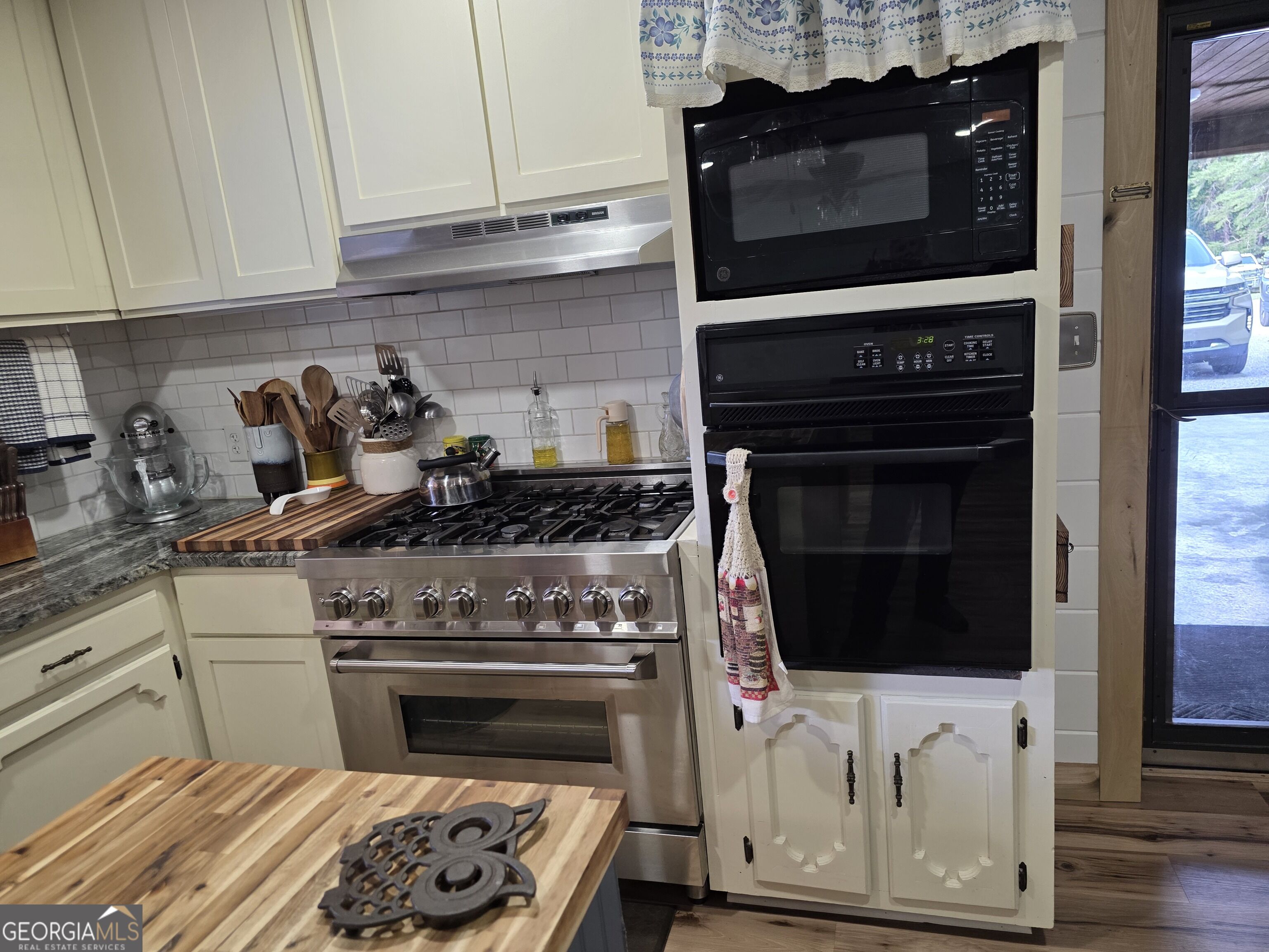 4065 Vigo Property Photo 9