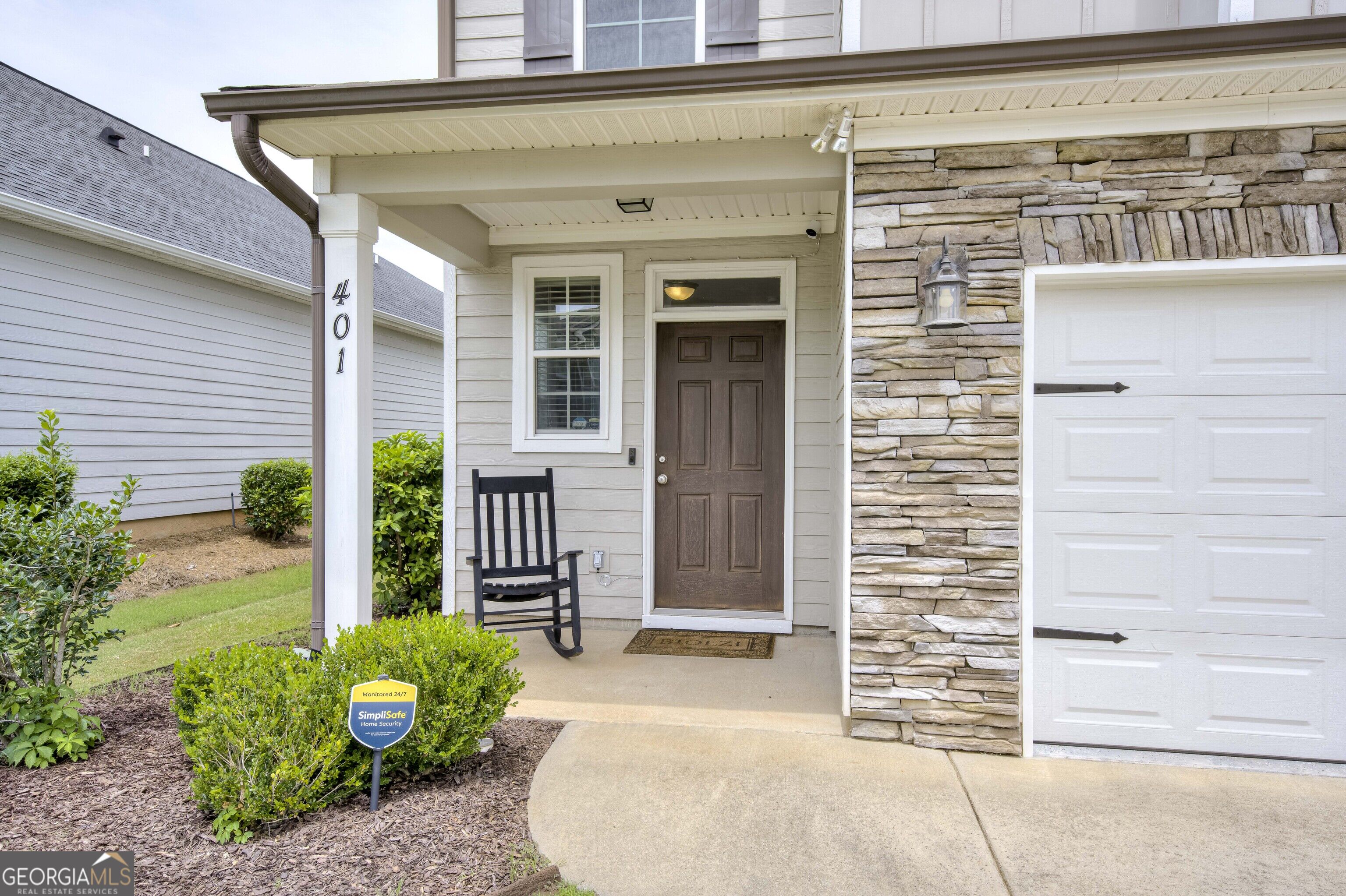 401 Longmeadow Drive Property Photo 3