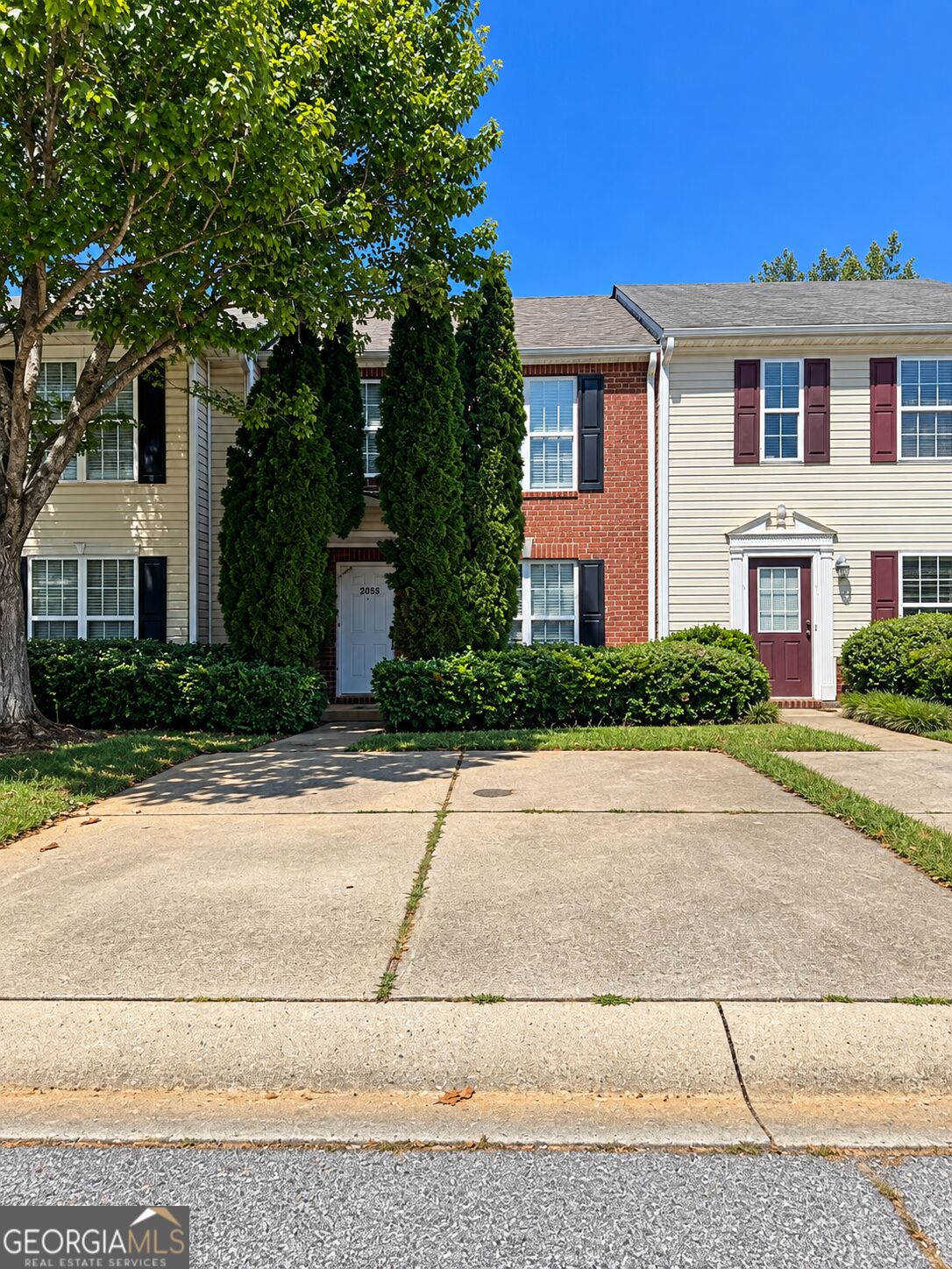 2055 Grove Way Property Photo 1