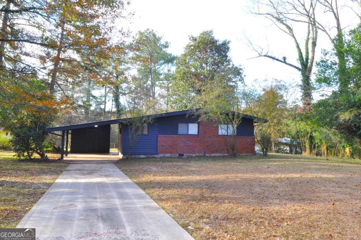 2351 Pinewood Drive Property Photo 2