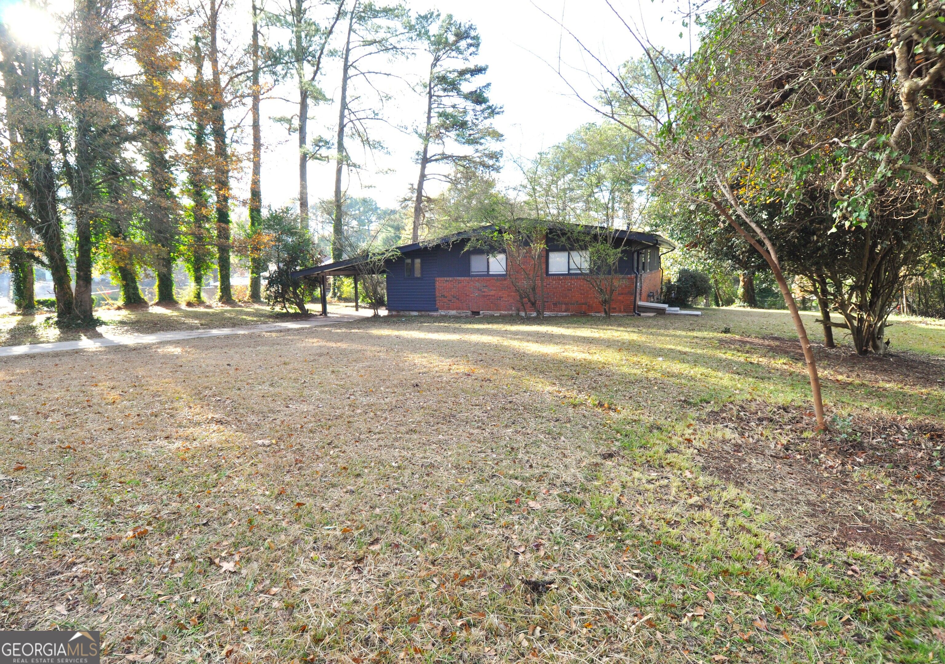 2351 Pinewood Drive Property Photo 3