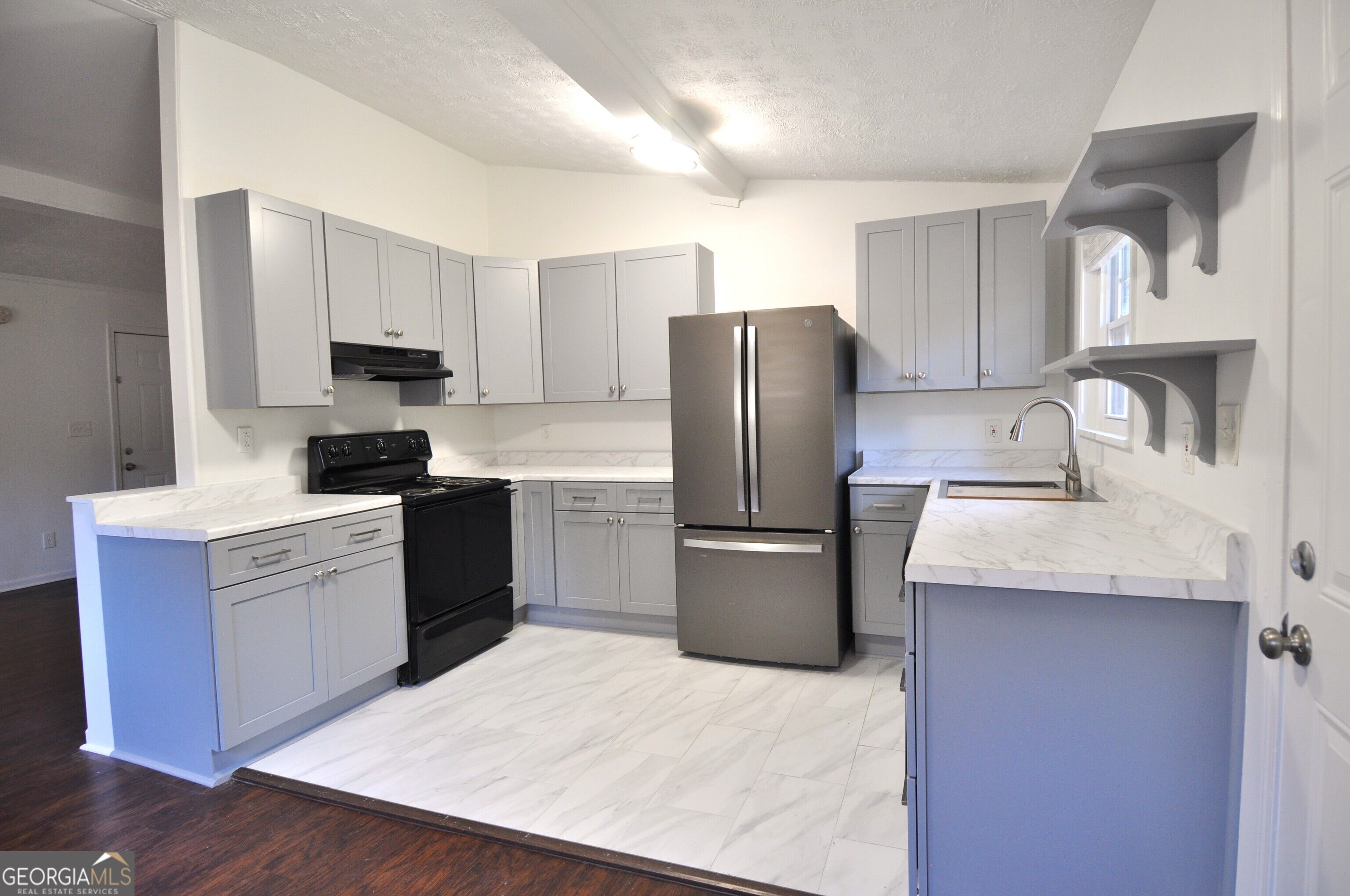 2351 Pinewood Drive Property Photo 4