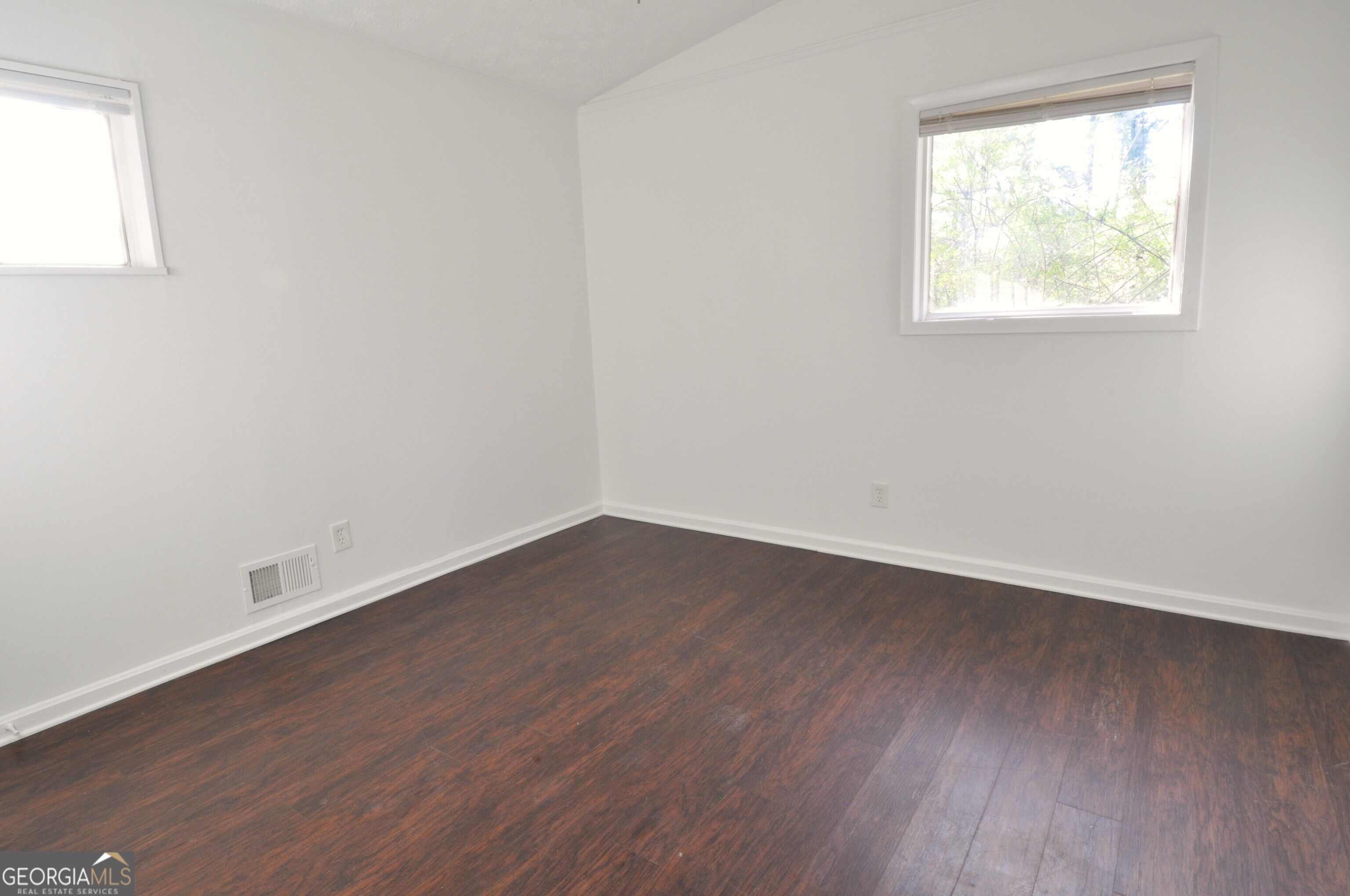 2351 Pinewood Drive Property Photo 9
