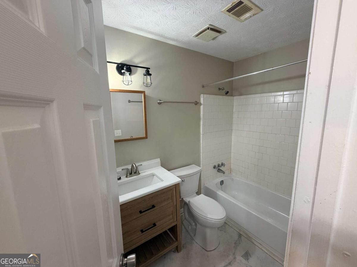 305 Birch Rill Drive Property Photo 17