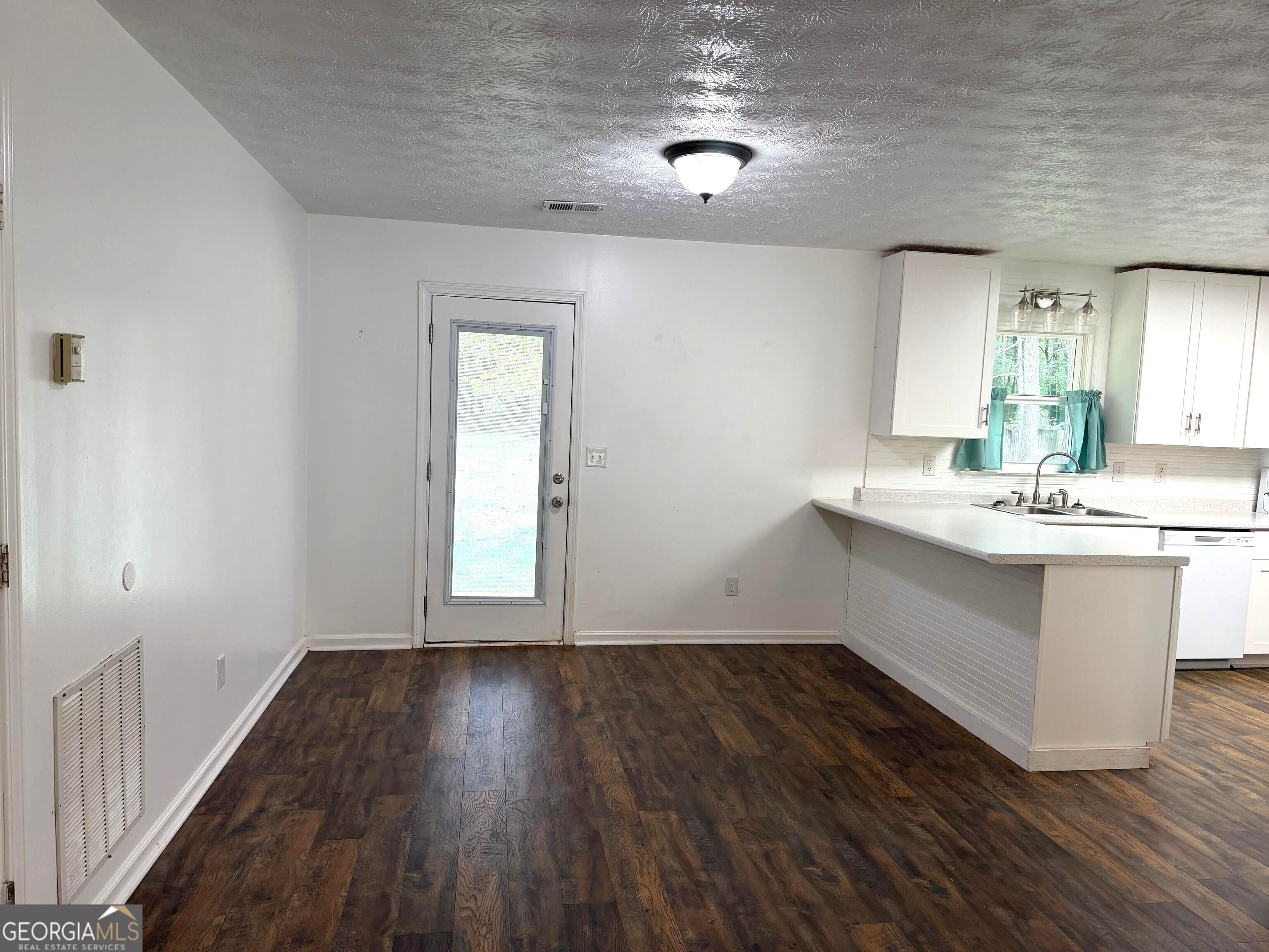 292 Cypress Circle Property Photo 5