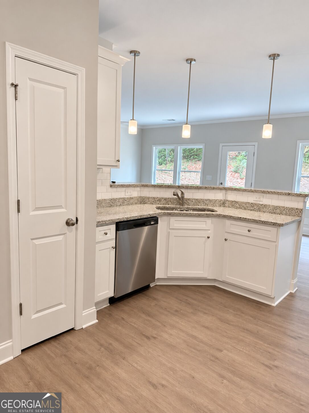 4480 Rivercliffs Way Property Photo 3