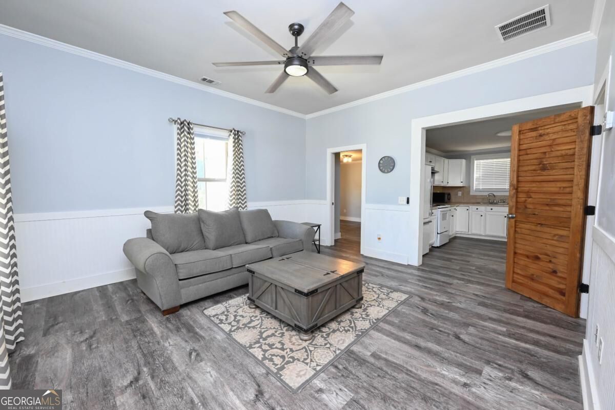 53 East Jones Street Property Photo 4