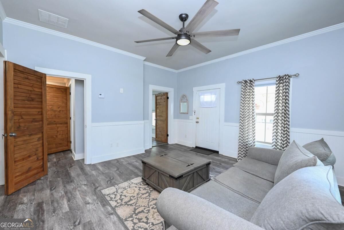 53 East Jones Street Property Photo 6