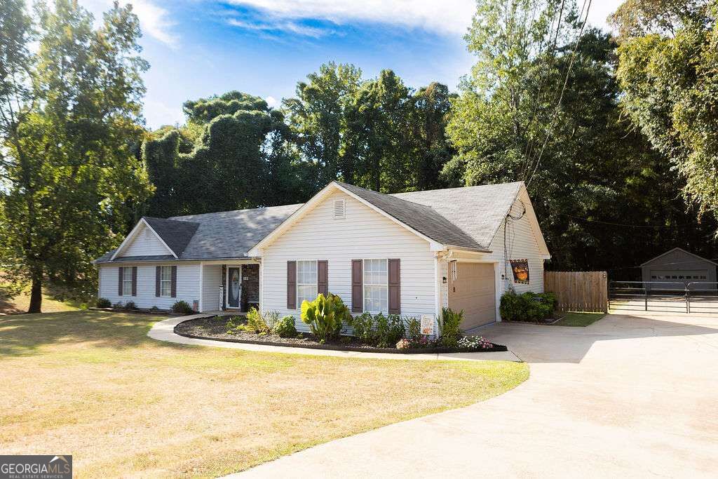 160 Eastwood Forest Property Photo 2