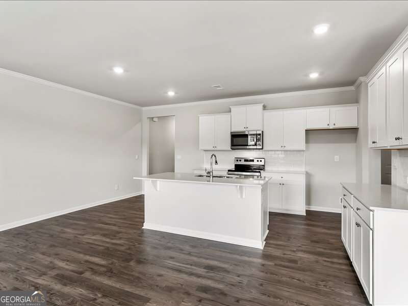 5133 Tulip Square Property Photo 6