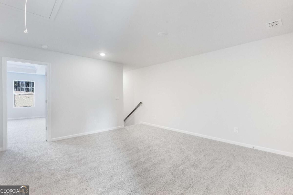 401 Whitehorse Way Property Photo 13