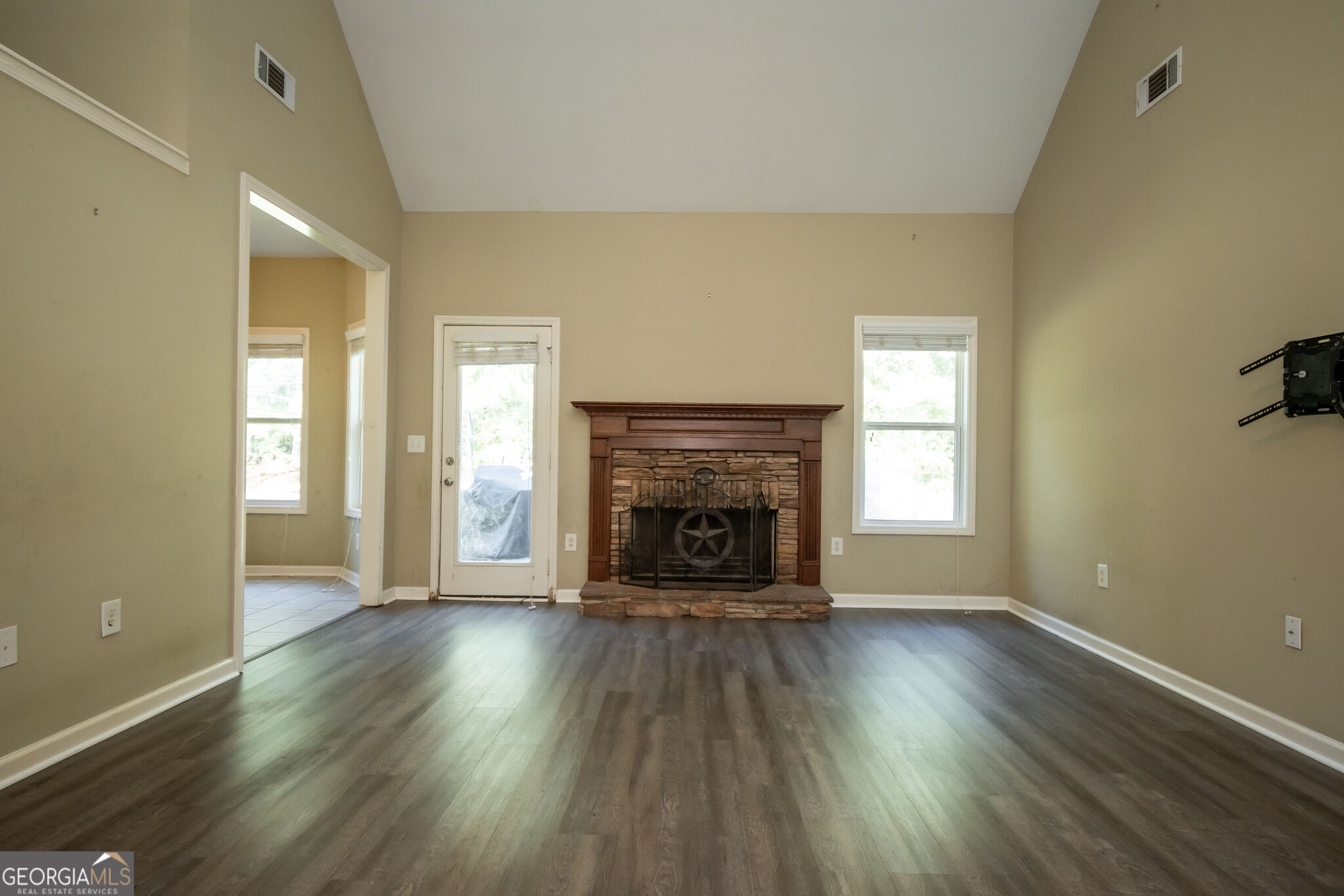 1120 Arlington Place Property Photo 2