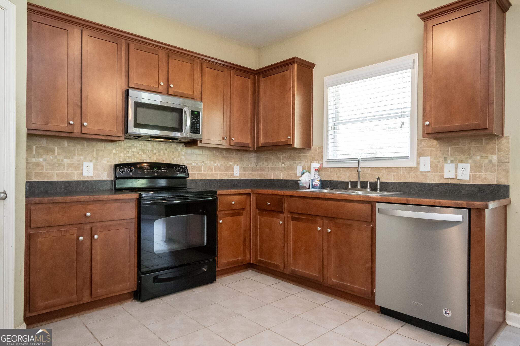 1120 Arlington Place Property Photo 3