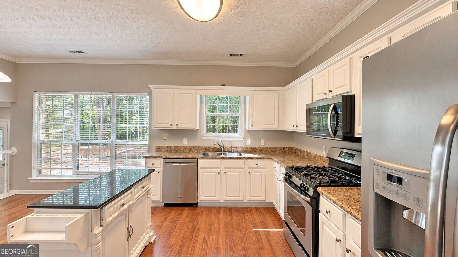 20 Bartlett Drive Property Photo 6