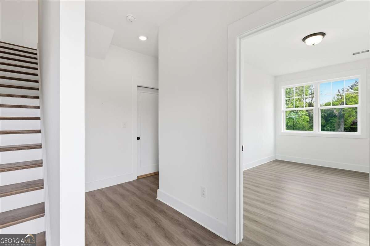 208 Mission Way Property Photo 5