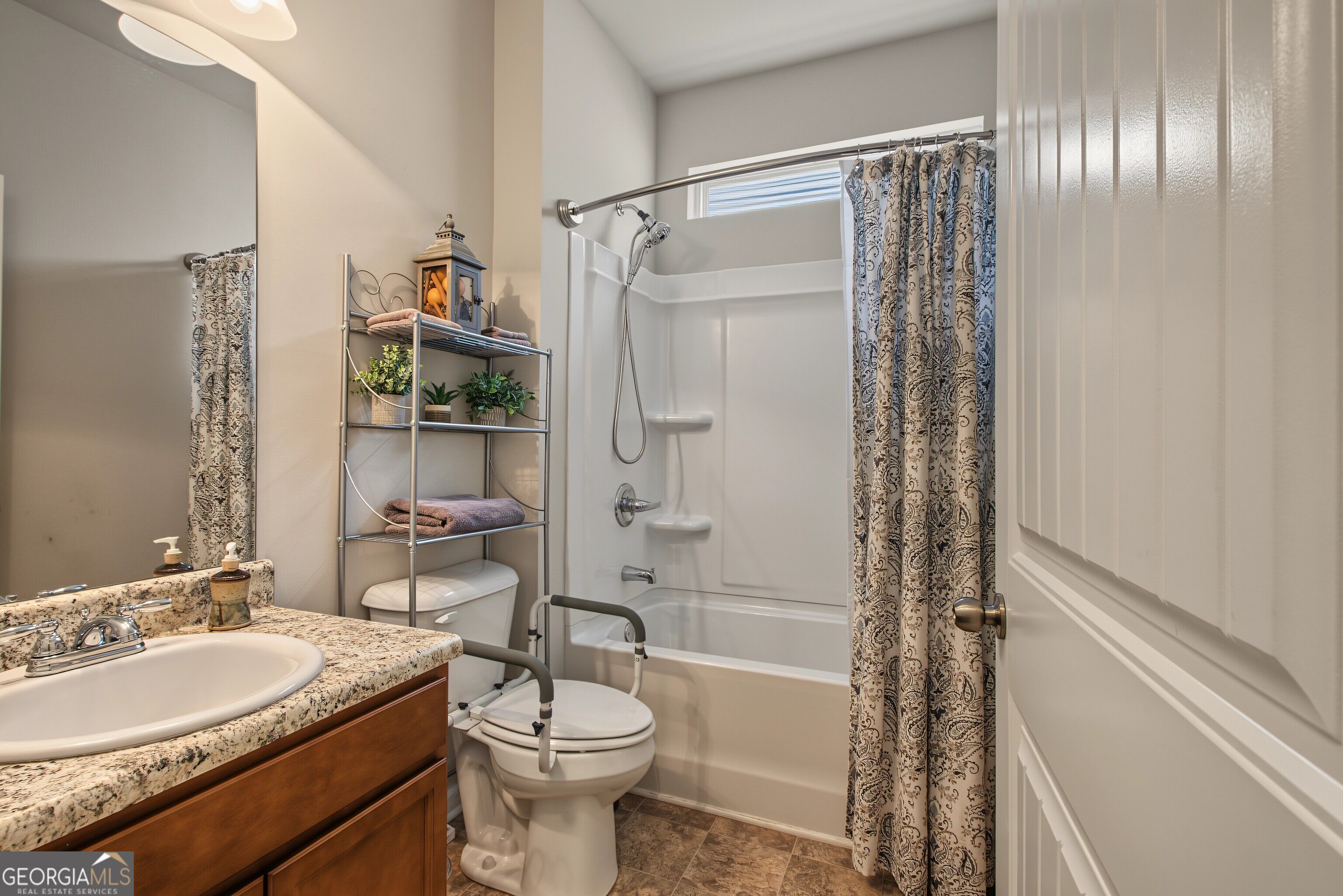 137 Thomaston Street Property Photo 7