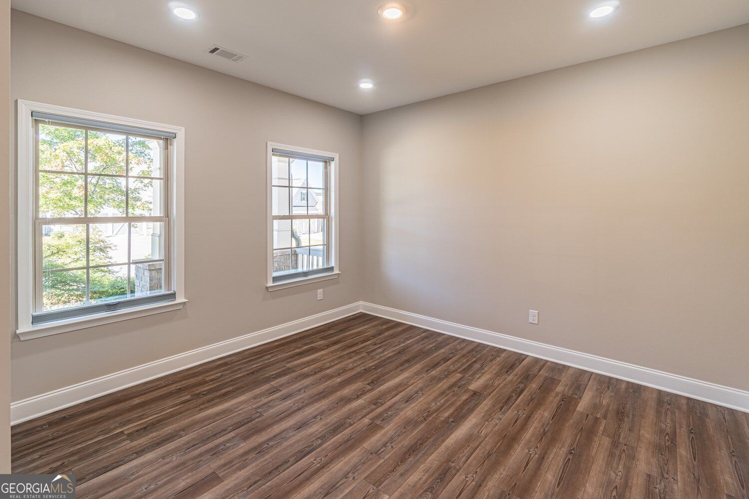5243 Noble Oak Cove Property Photo 9