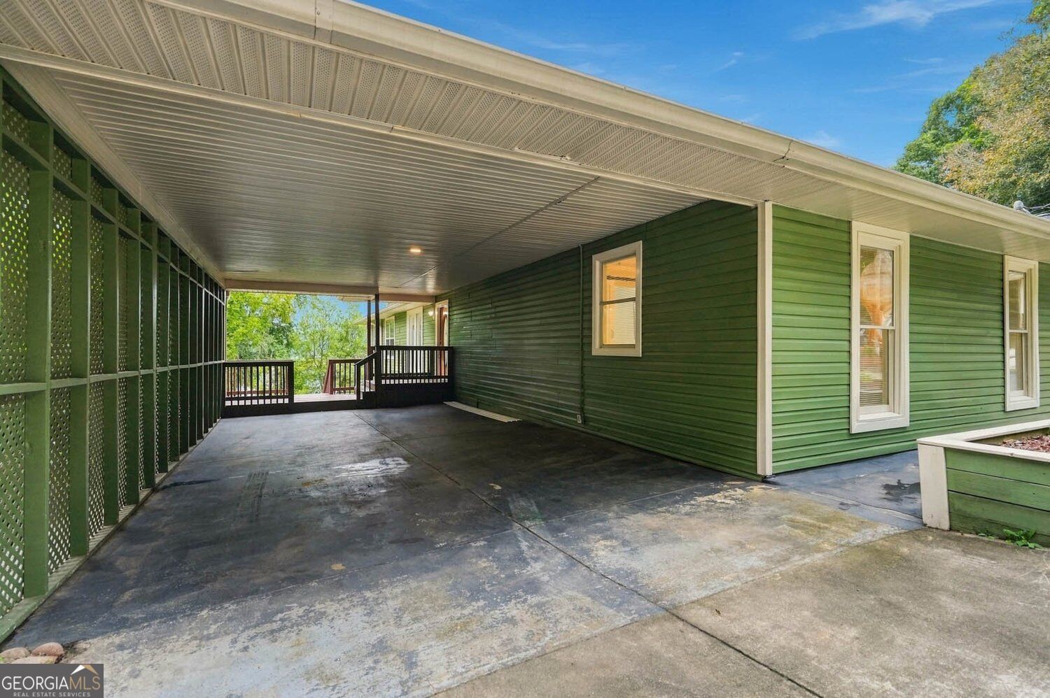2298 E Lake Drive Ne Property Photo 5